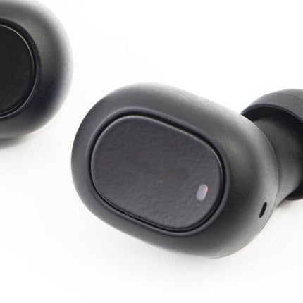 Wireless black earphones